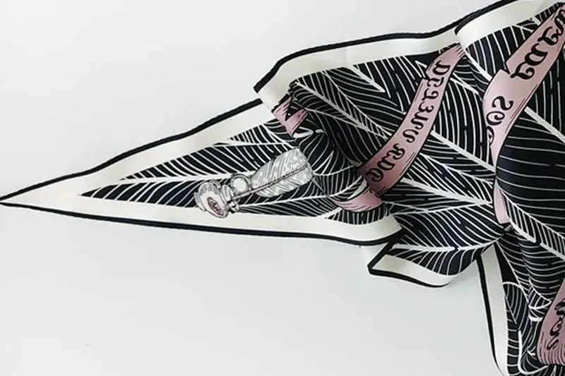 Scarf format and edge matched to material