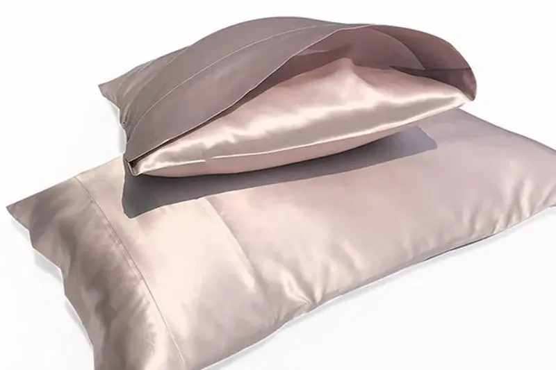 Front and back silk pillowcase construction