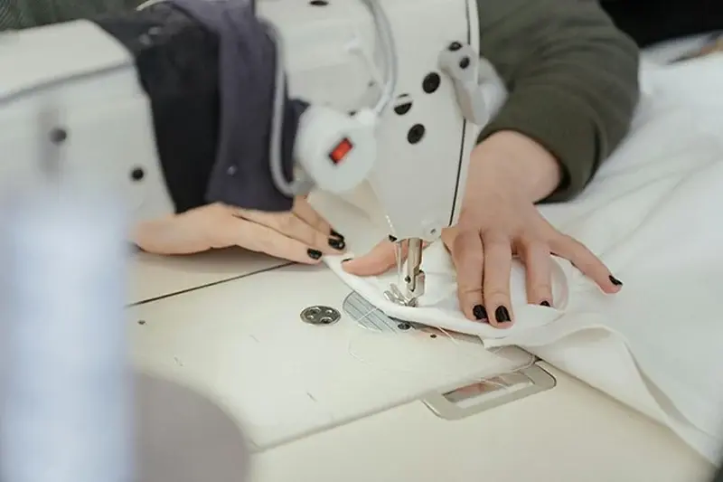 Silk pillowcase cutting sewing inspection and packing