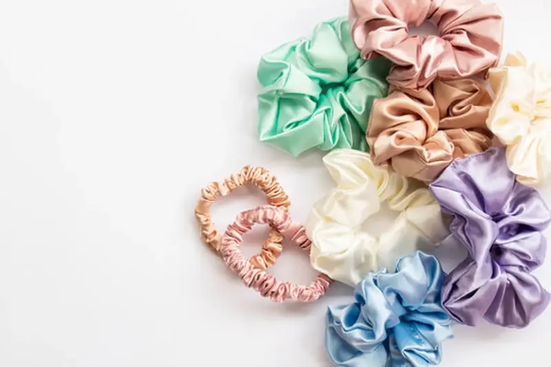 Standard and large silk scrunchie proportions