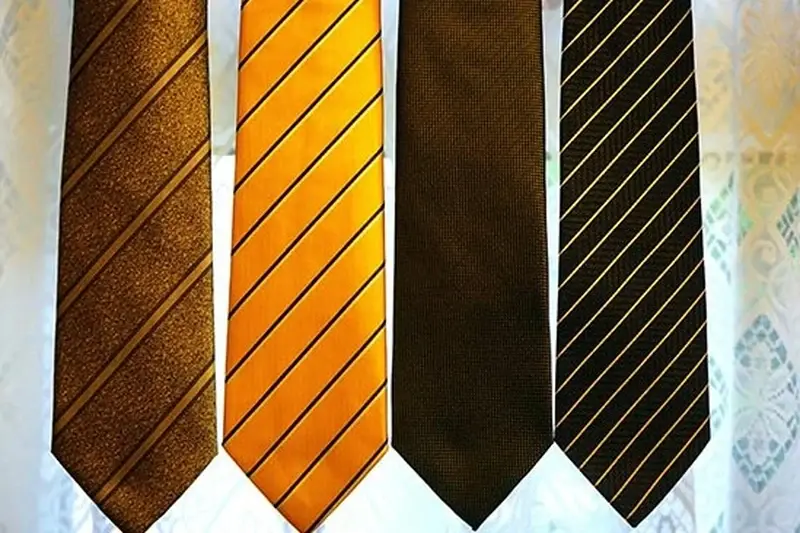 Tie artwork mapped to blade knot and neck sections